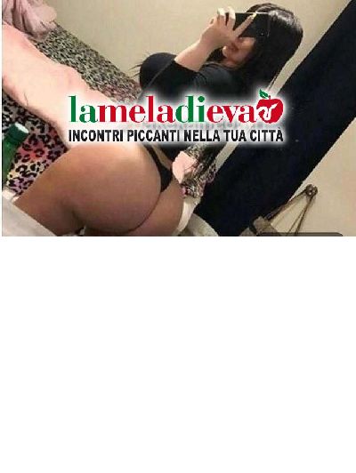 Appena arrivata Giulia studentessa itali...