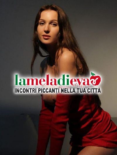 LARA, BELLISSIMA RAGAZZA ITALIANA GIOVAN...