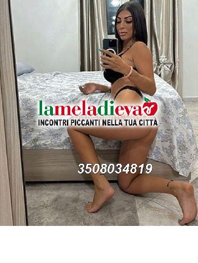 PRIMA VOLTA REBECCA NAPOLETANA 26 ANNI...