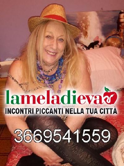 A SAVONA DONNA ITALIANA MATURA VOGLIOSA...