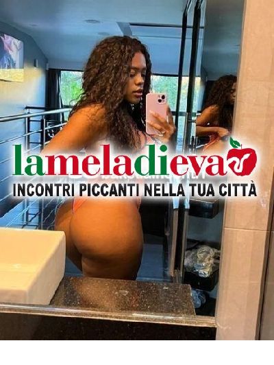 BELLA RAGAZZA LATINA INTRIGANTE ARRAPANT...