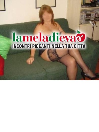 Bella ragazza solo analle e pompino...