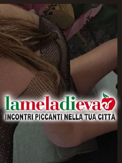 A CASORIA LA VERA BOMBA SEXY NAPOLETANA...