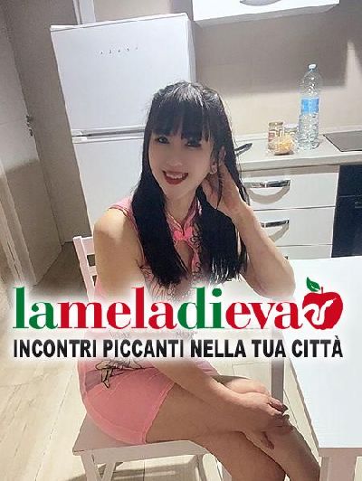 NUOVA RAGAZZA ORIENTALE PICCOLINA TROIET...