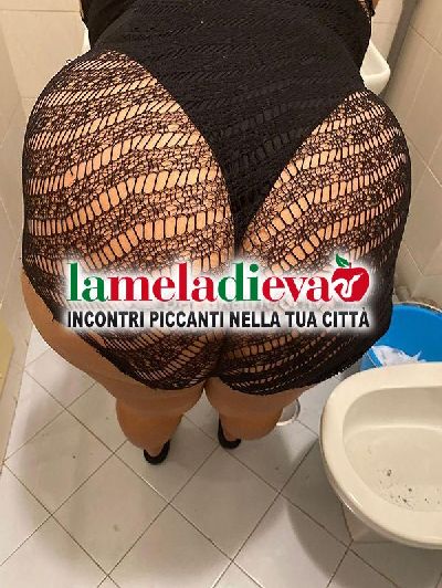 18 enne curvy napoletana illegale 🔥...