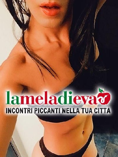 Massaggiatrice trans italiana alle prime...