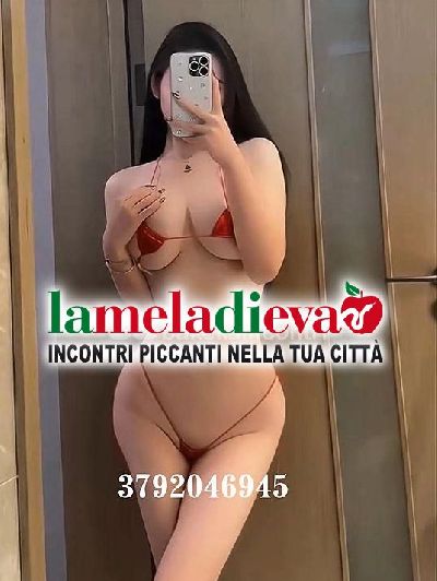 --⭐⭐RAGAZZA PASSIONALE, GIOVANE, ORI...