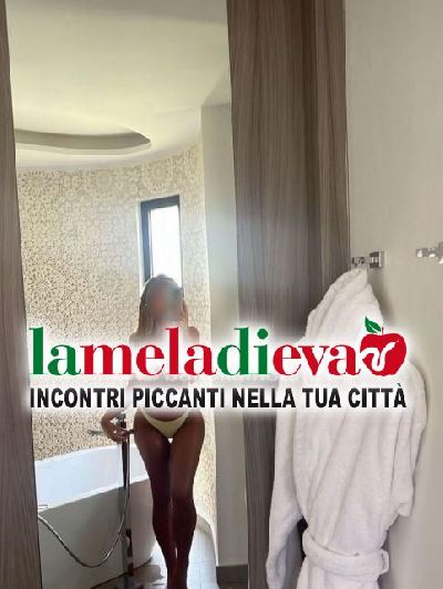 🥰 LYNDA PRONTA A FARTI IMPAZZIRE DI P...