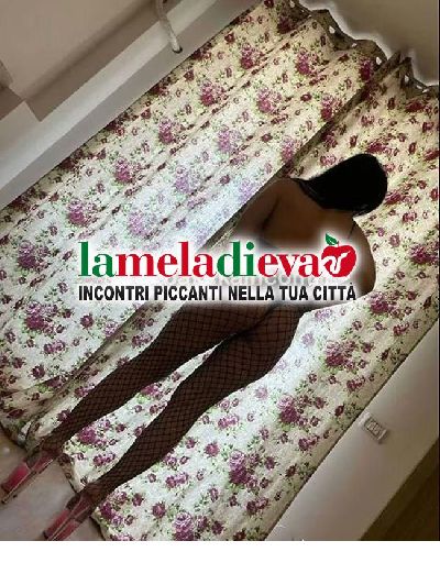 RAGAZZA ORIENTALE PICCOLINA21 enne TROIE...