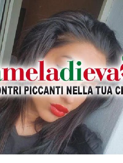 una bambolina di far girare la testa💋...