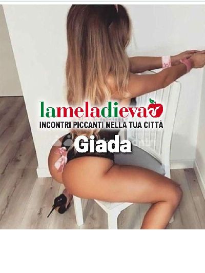 GIADA A NAPOLI CENTRO EX MODELLA CON NUO...