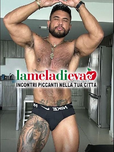 Attore porno xxl tornato a Roma bisessua...