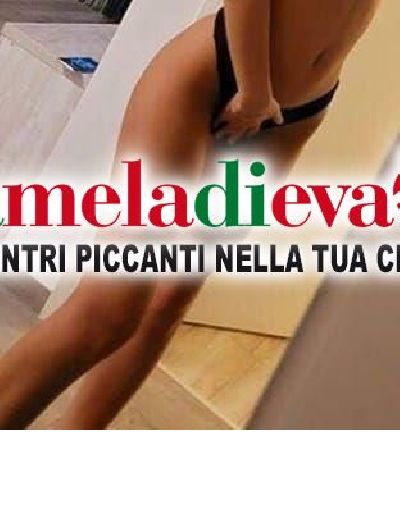 Nuova ragazza italiana Raggiungo...